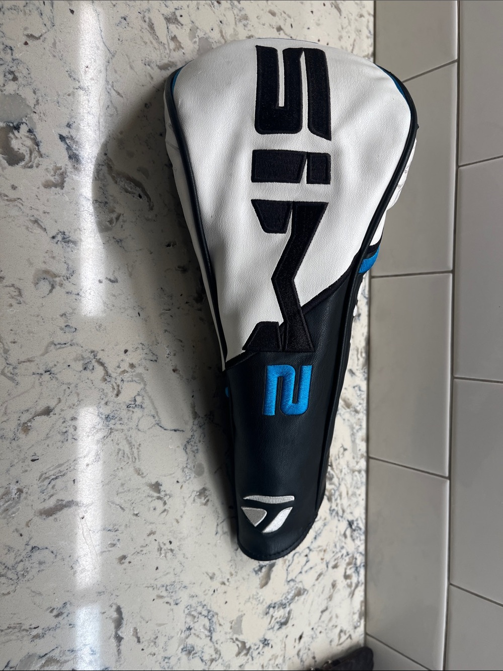 TaylorMade Sim 2 White Black Blue Driver Head Cover in good condition